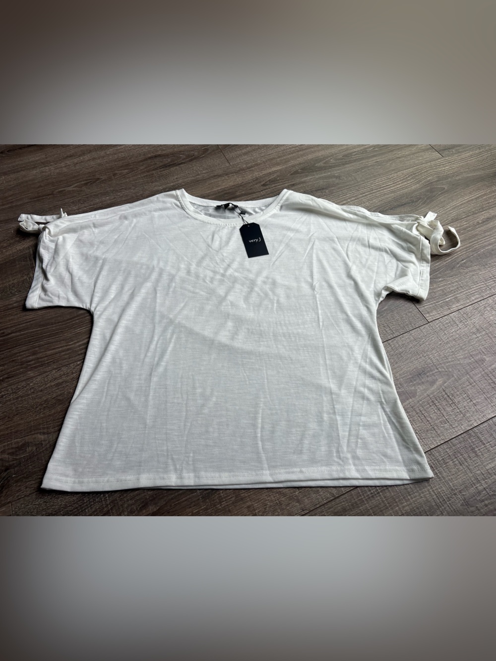 Very J White Short-Sleeve Tie-Detail Women’s Tee